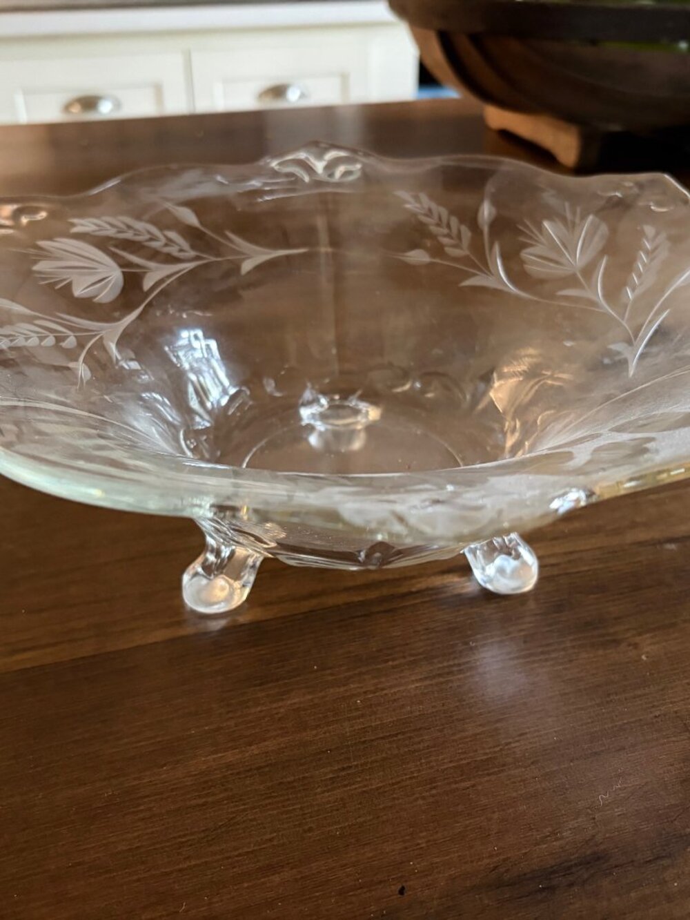 DEPRESSION ERA FINE CUT CRYSTAL WHEAT ETCHED GLASS LARGE 3 FOOTED FRUIT BOWL